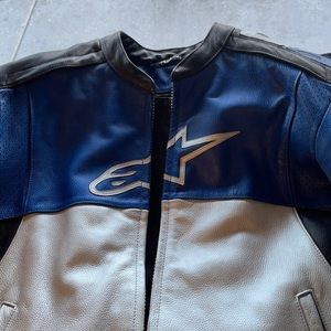 Motorcycle jacket with cold weather insert
